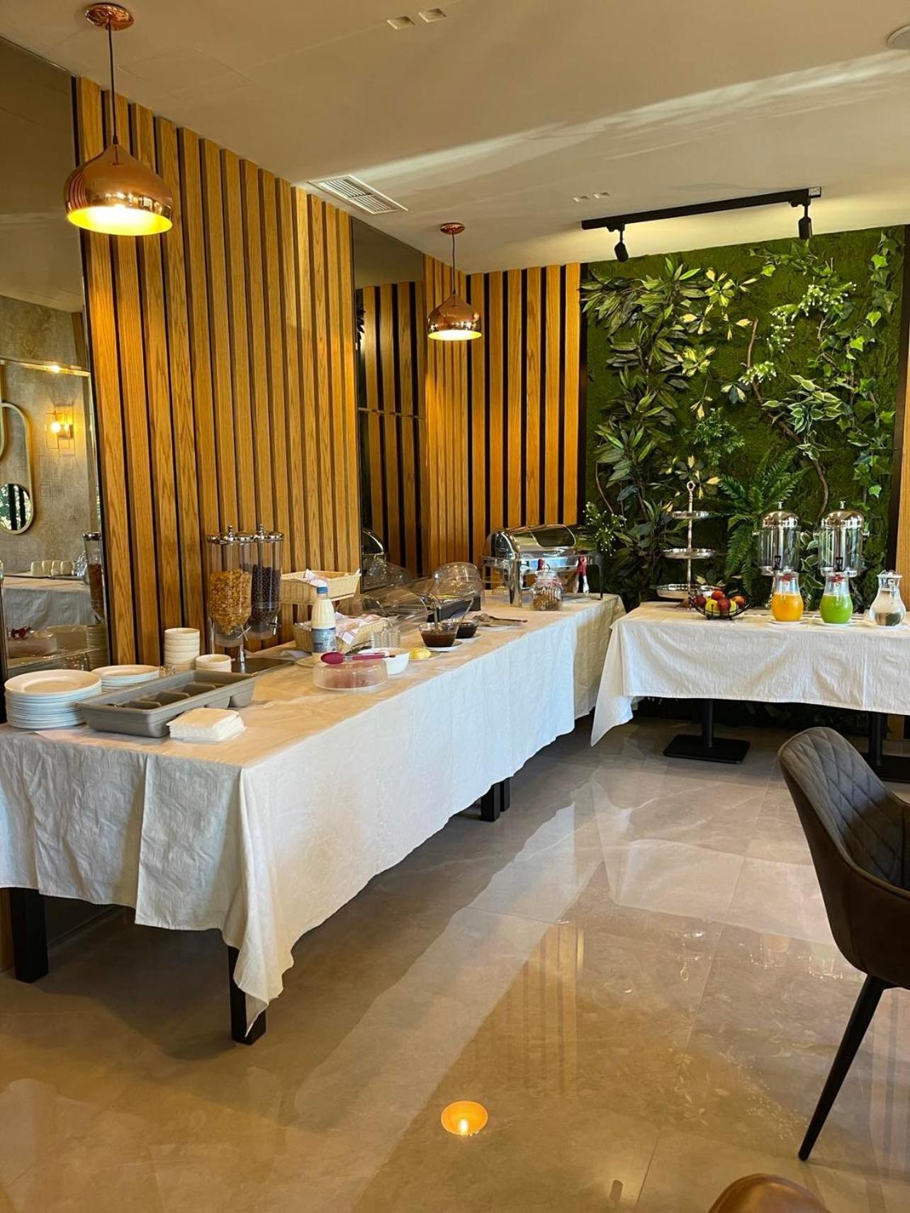 Hotel Erjuma Vlorë Esterno foto