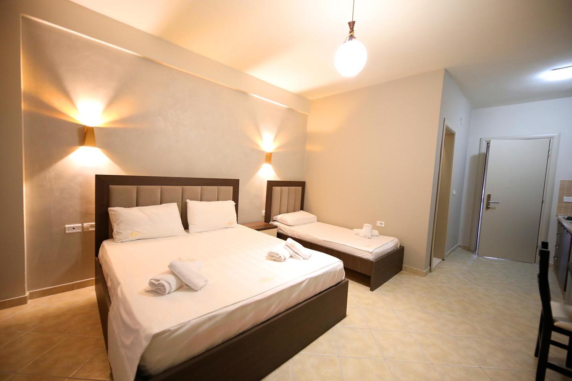 Hotel Erjuma Vlorë Esterno foto