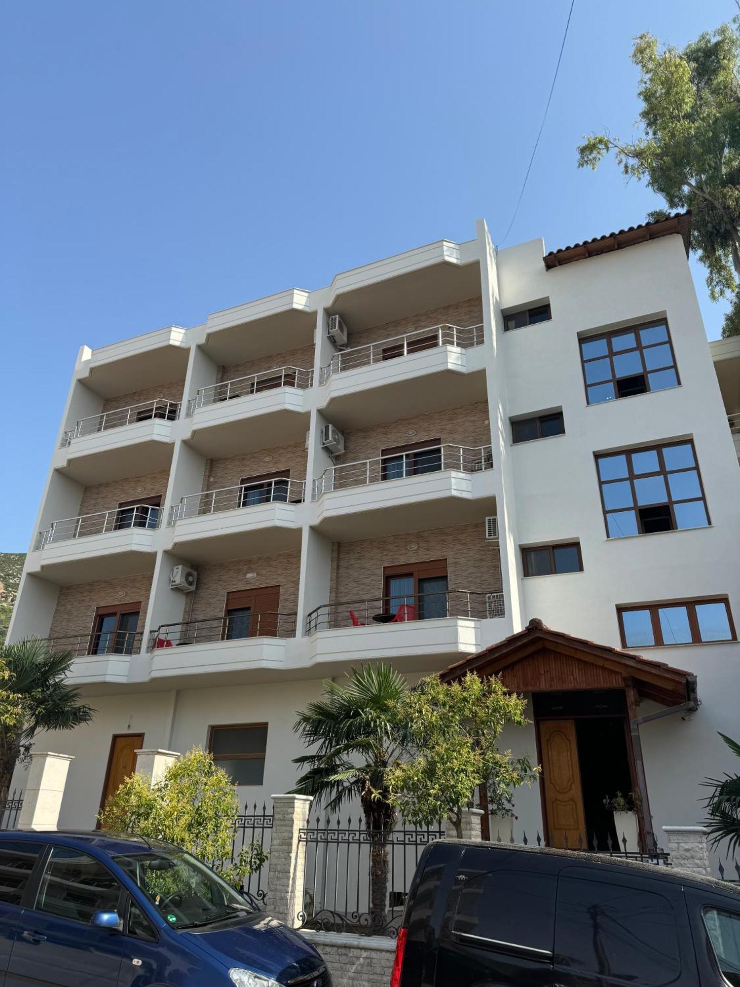 Hotel Erjuma Vlorë Esterno foto