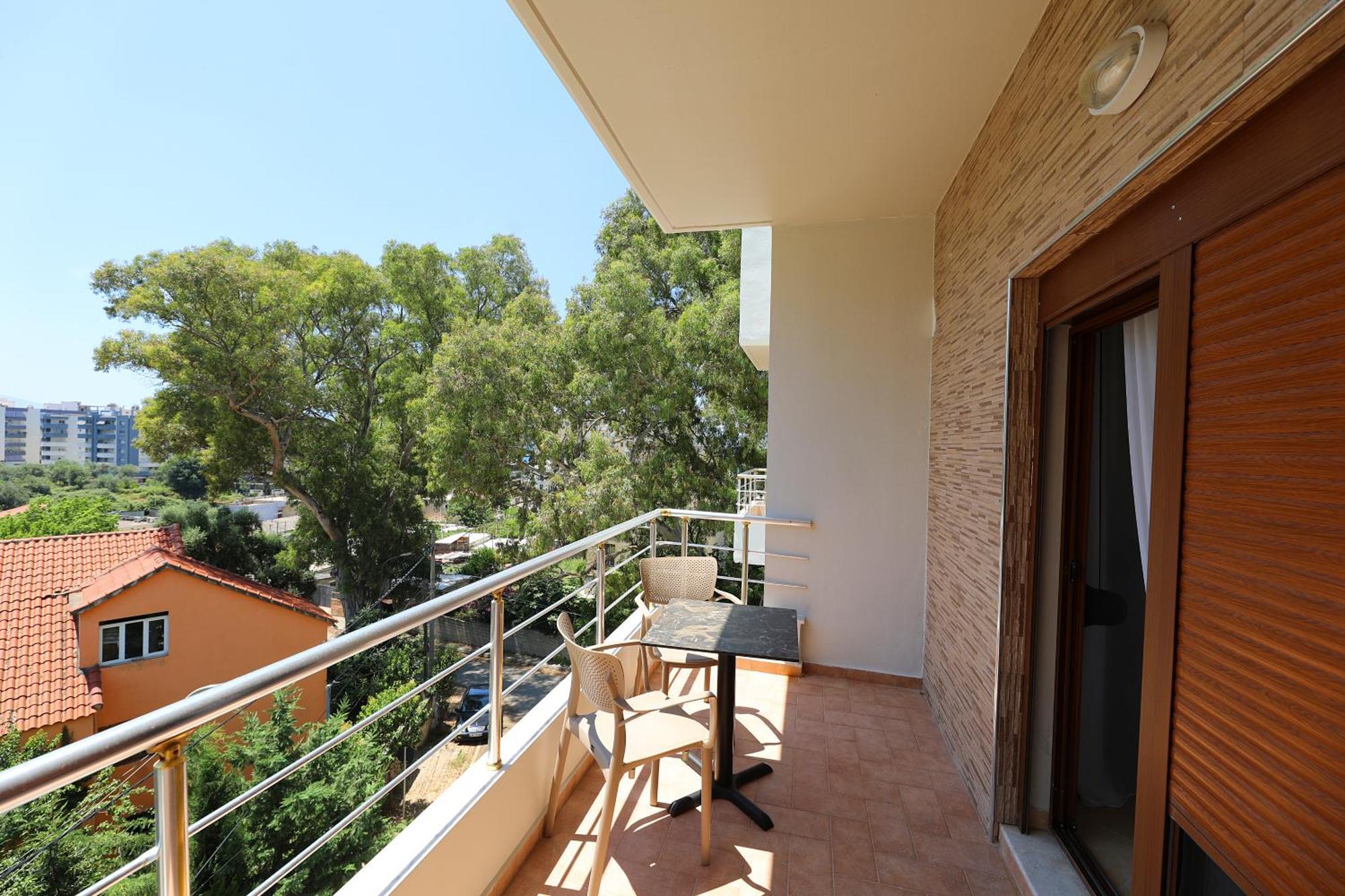 Hotel Erjuma Vlorë Esterno foto