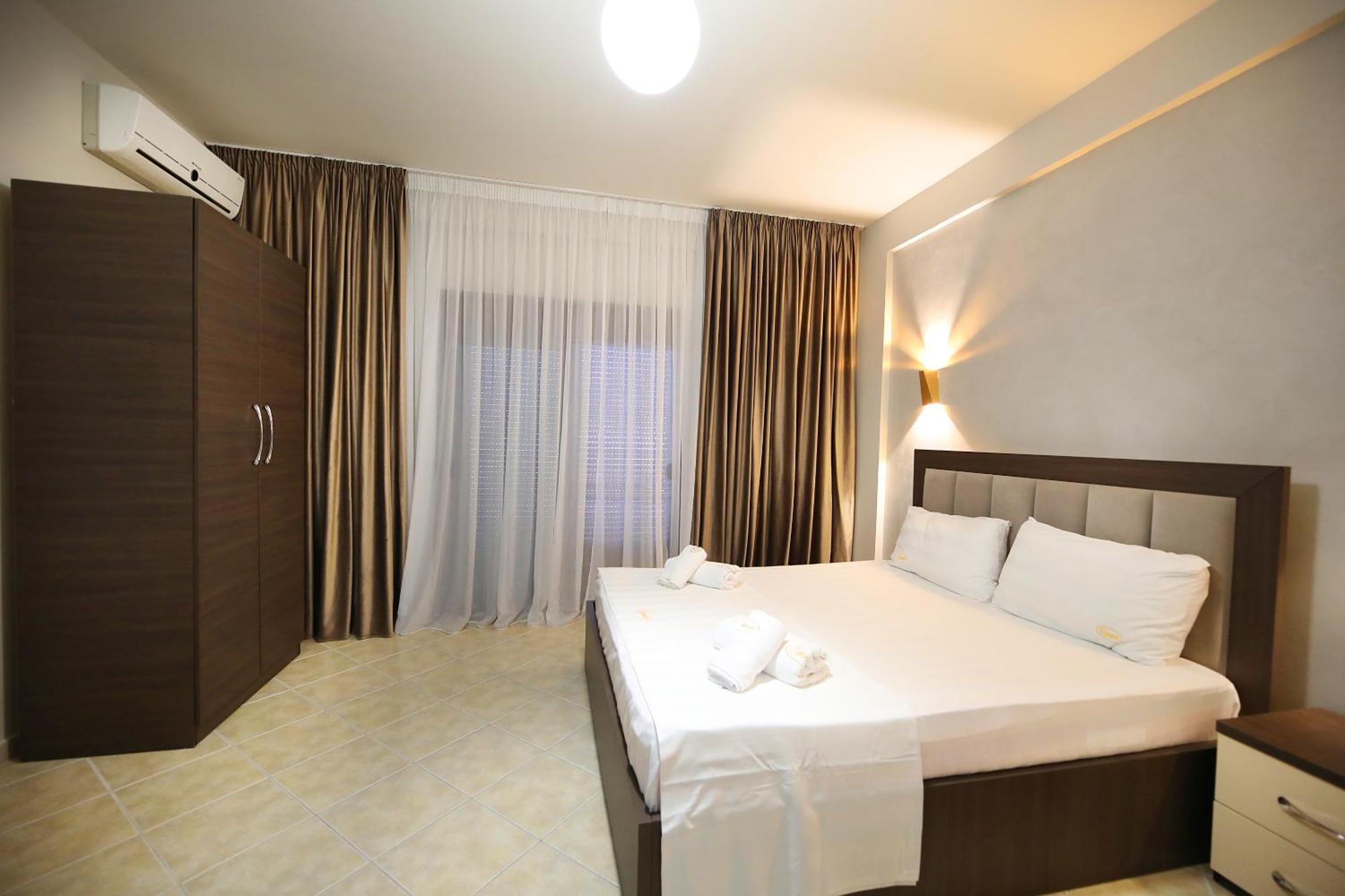 Hotel Erjuma Vlorë Esterno foto