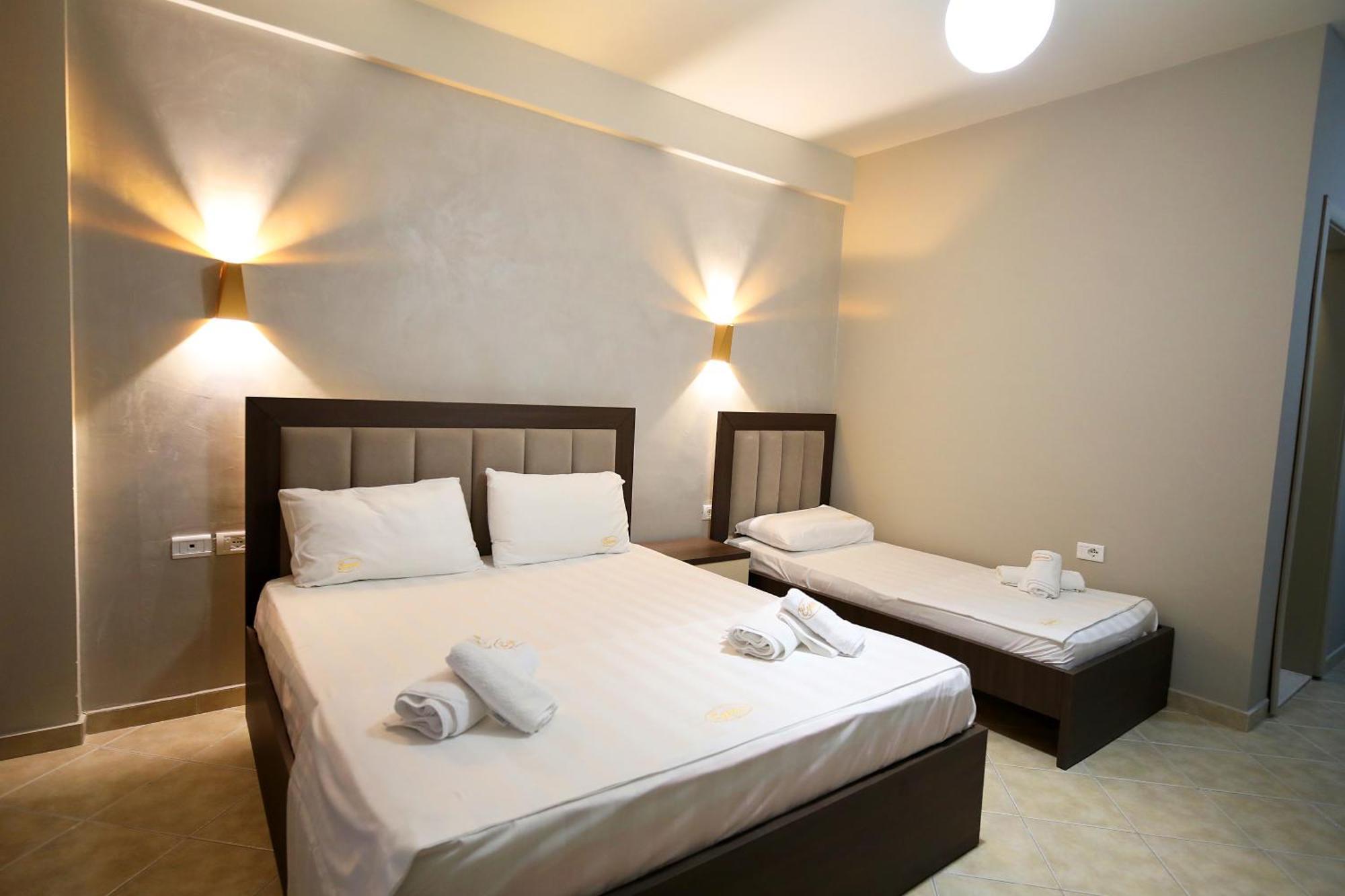 Hotel Erjuma Vlorë Esterno foto