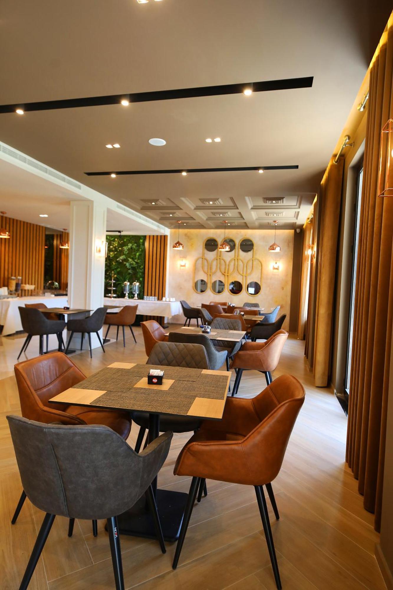 Hotel Erjuma Vlorë Esterno foto