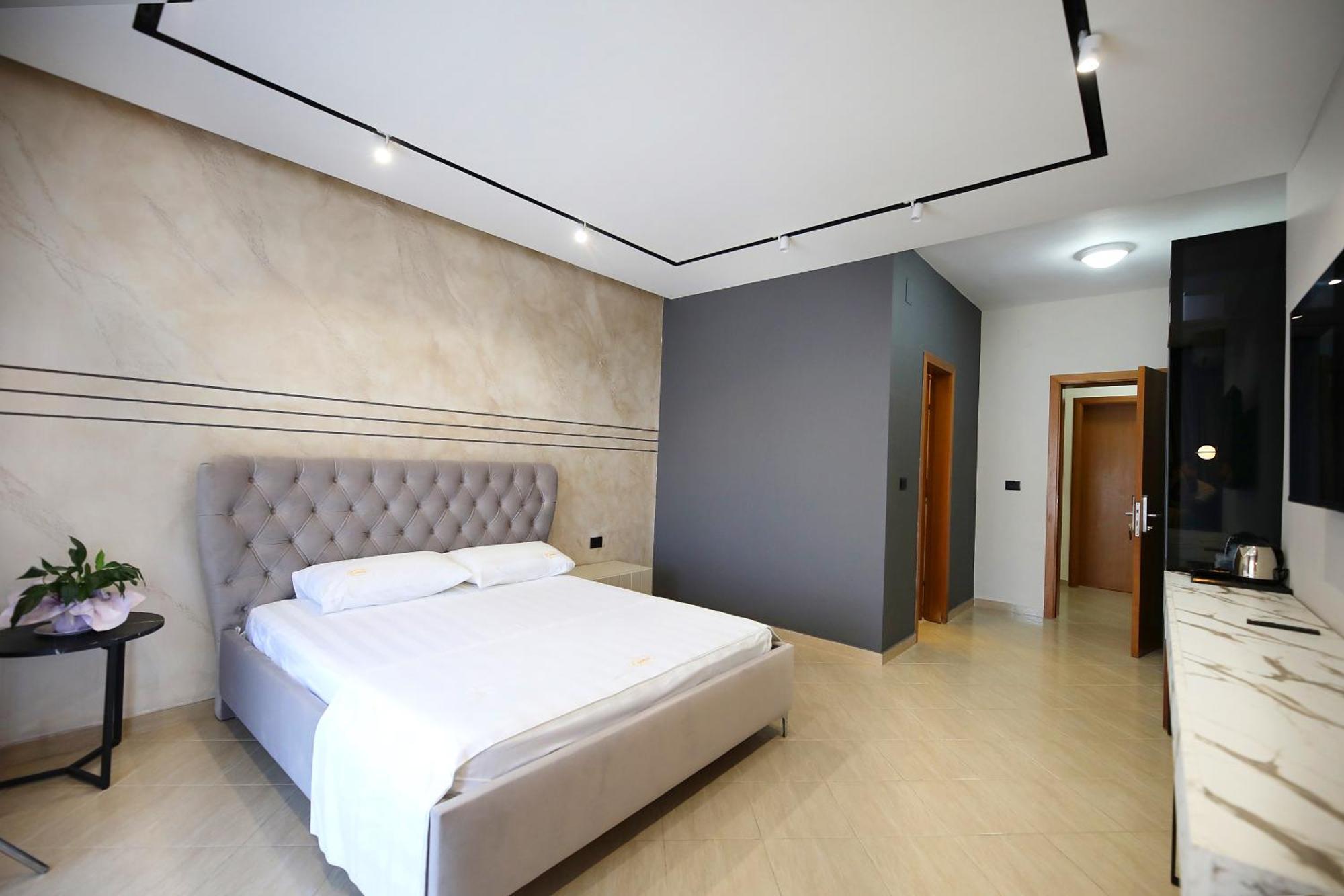 Hotel Erjuma Vlorë Esterno foto