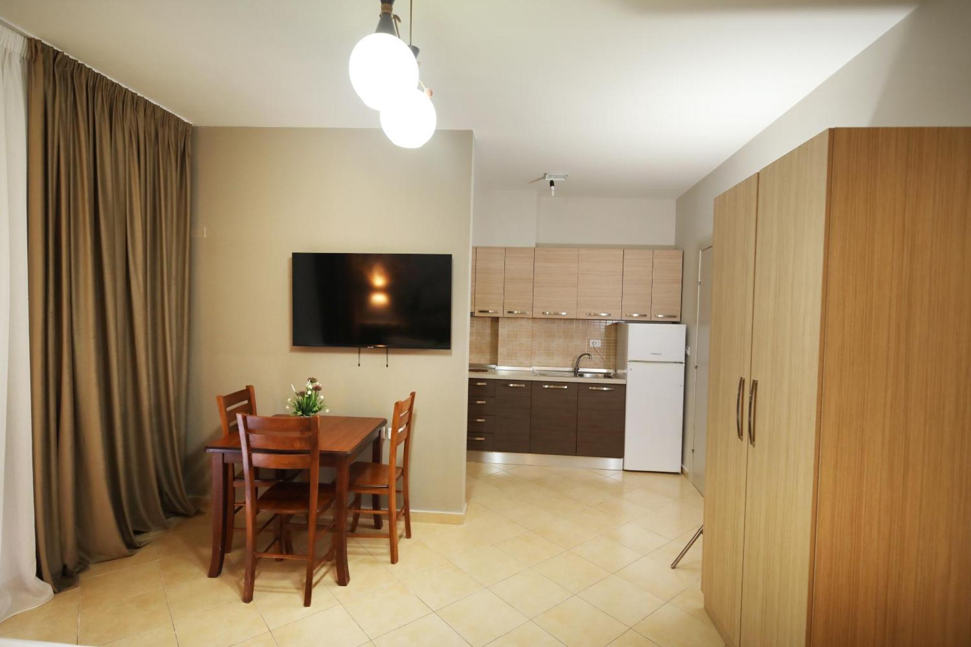 Hotel Erjuma Vlorë Esterno foto