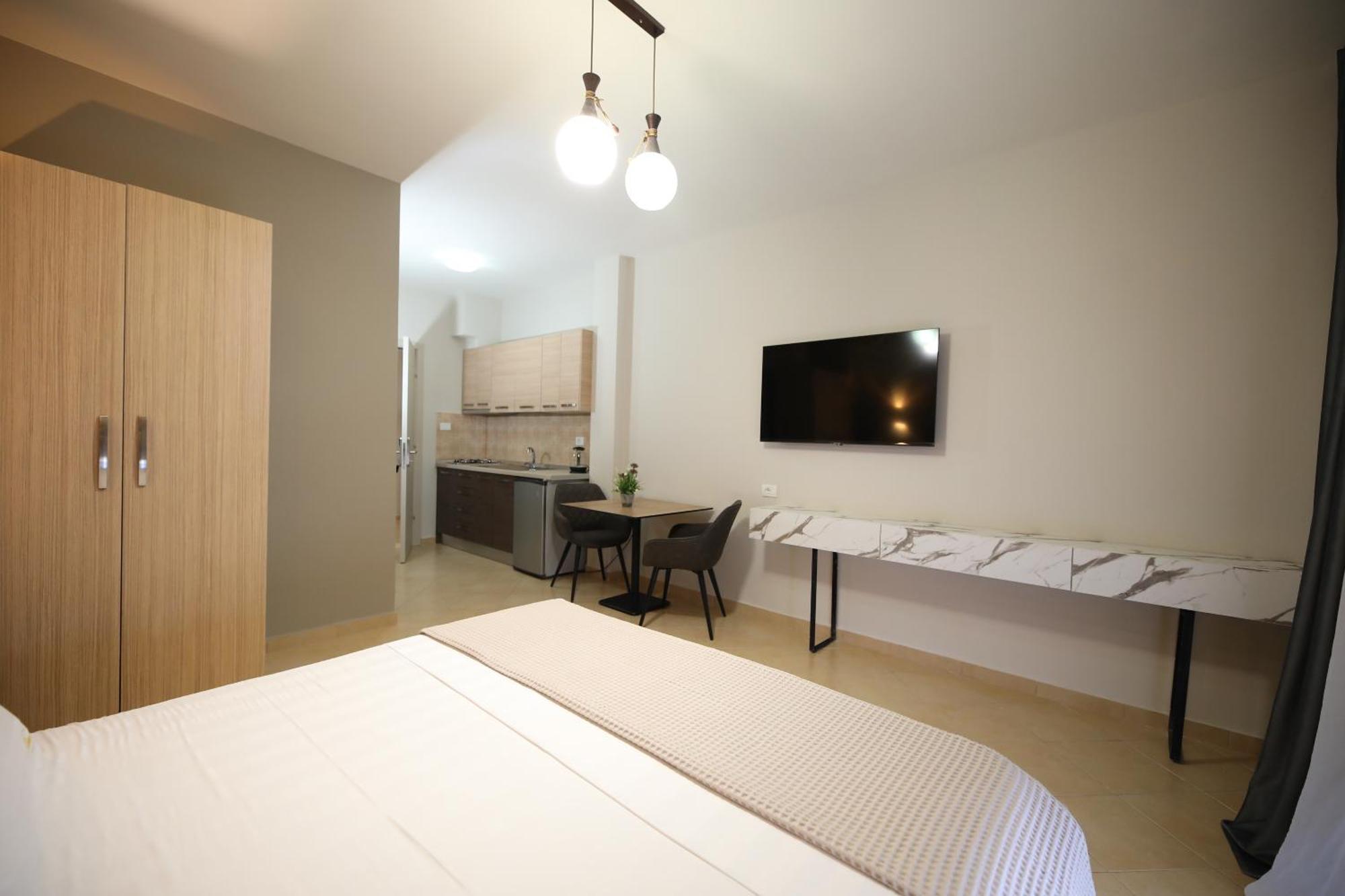 Hotel Erjuma Vlorë Esterno foto