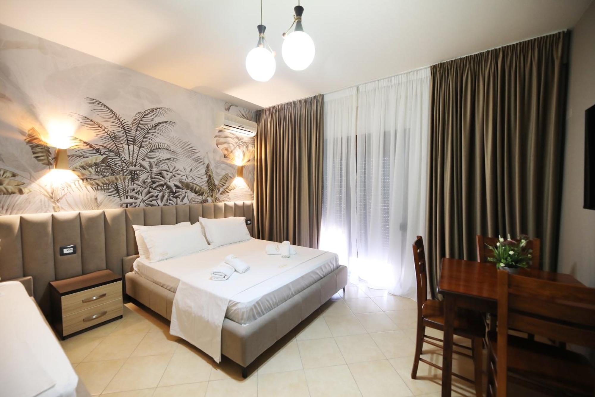 Hotel Erjuma Vlorë Esterno foto