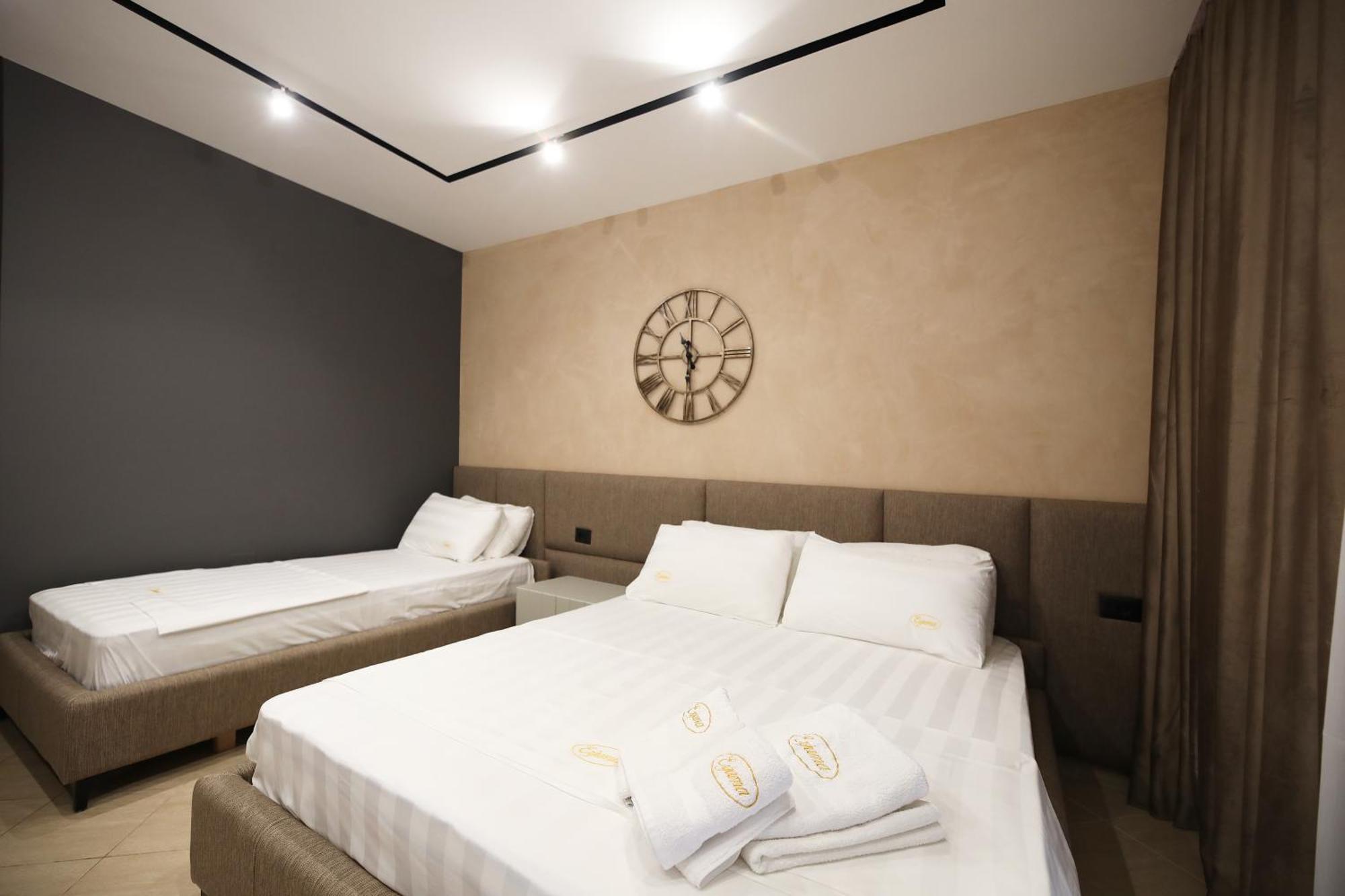 Hotel Erjuma Vlorë Esterno foto